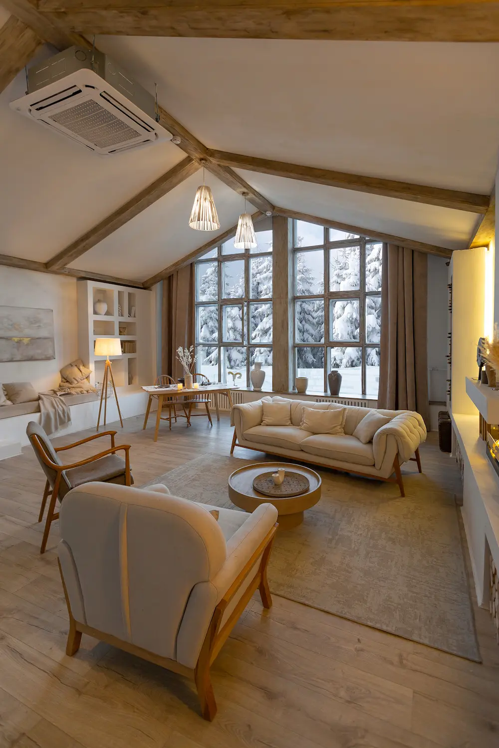 Chalet en station de ski repeint par L'Hélice